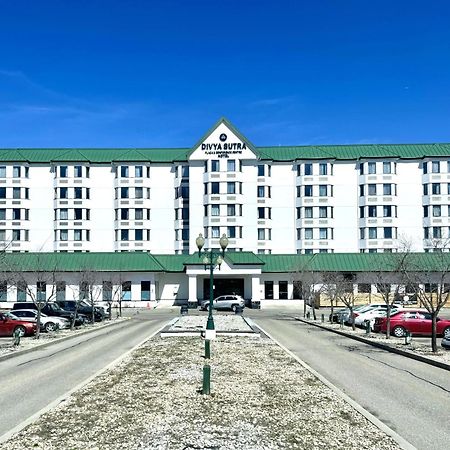 Divya Sutra Plaza And Conference Centre Calgary Airport Hotel Exterior foto