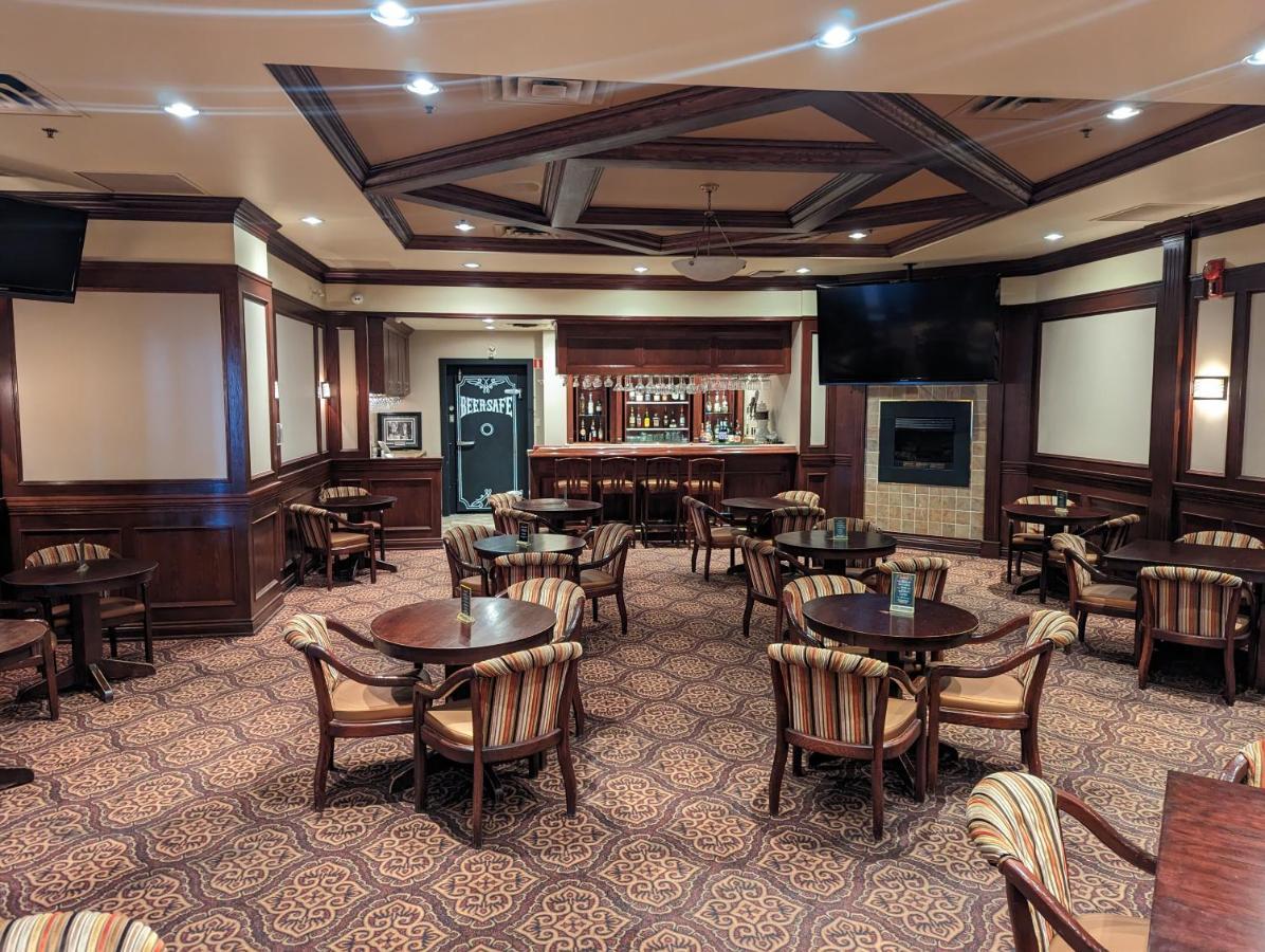 Divya Sutra Plaza And Conference Centre Calgary Airport Hotel Exterior foto