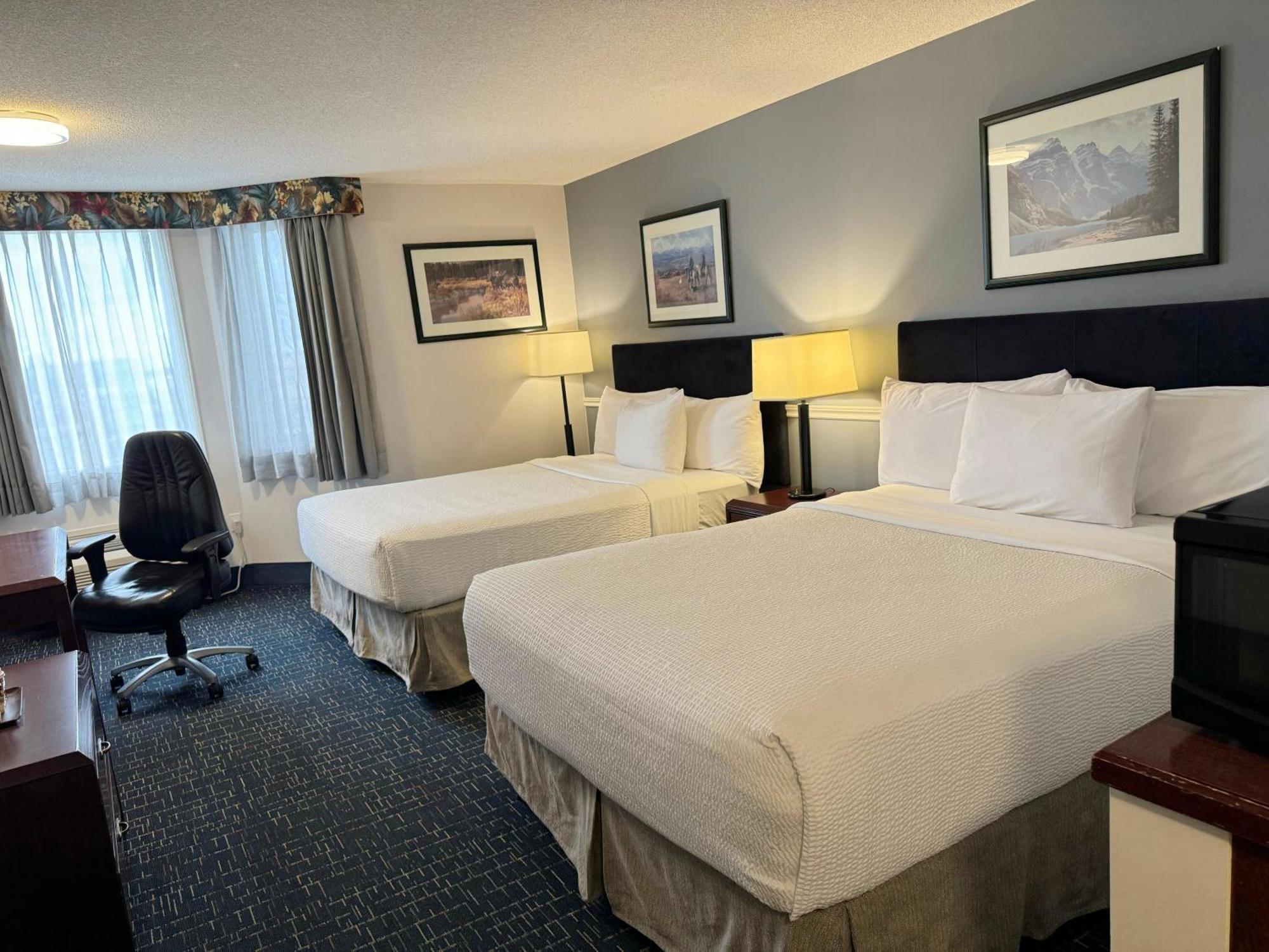 Divya Sutra Plaza And Conference Centre Calgary Airport Hotel Exterior foto