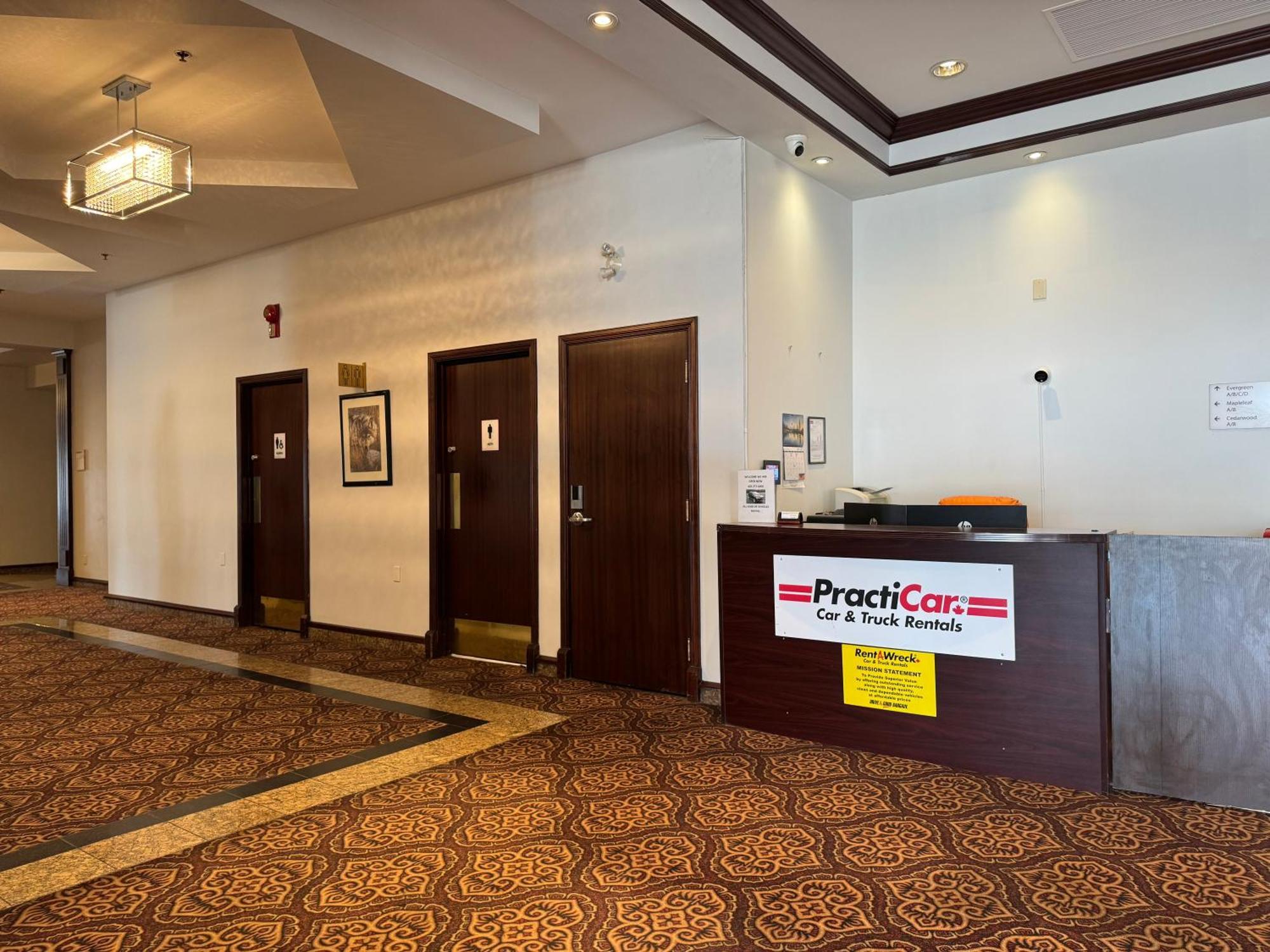 Divya Sutra Plaza And Conference Centre Calgary Airport Hotel Exterior foto