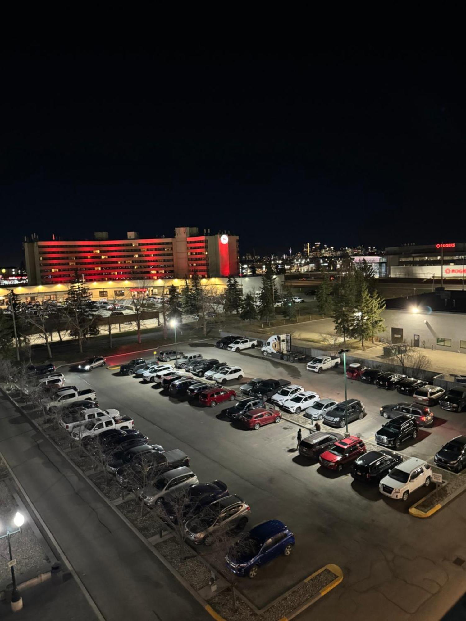 Divya Sutra Plaza And Conference Centre Calgary Airport Hotel Exterior foto