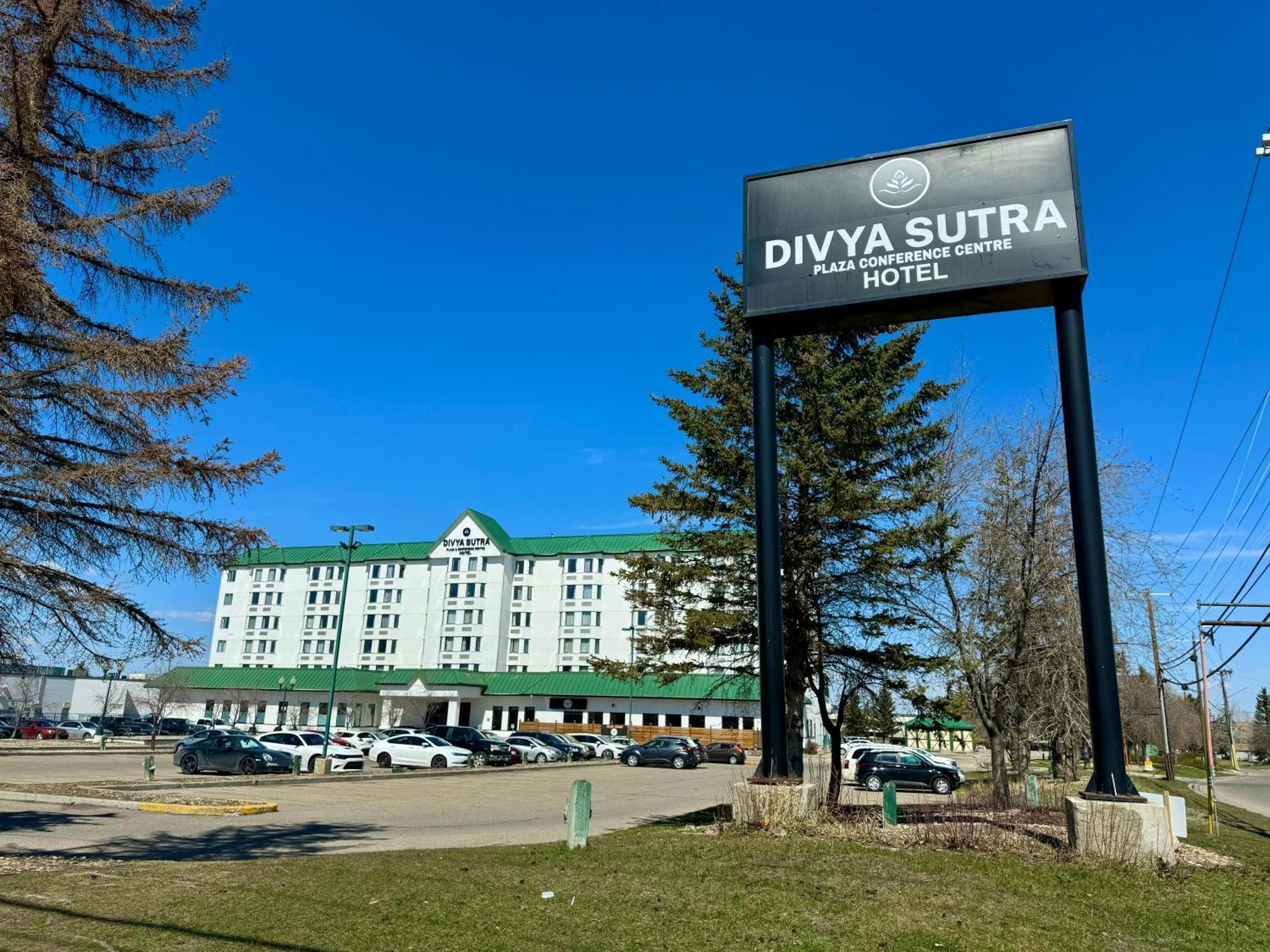 Divya Sutra Plaza And Conference Centre Calgary Airport Hotel Exterior foto
