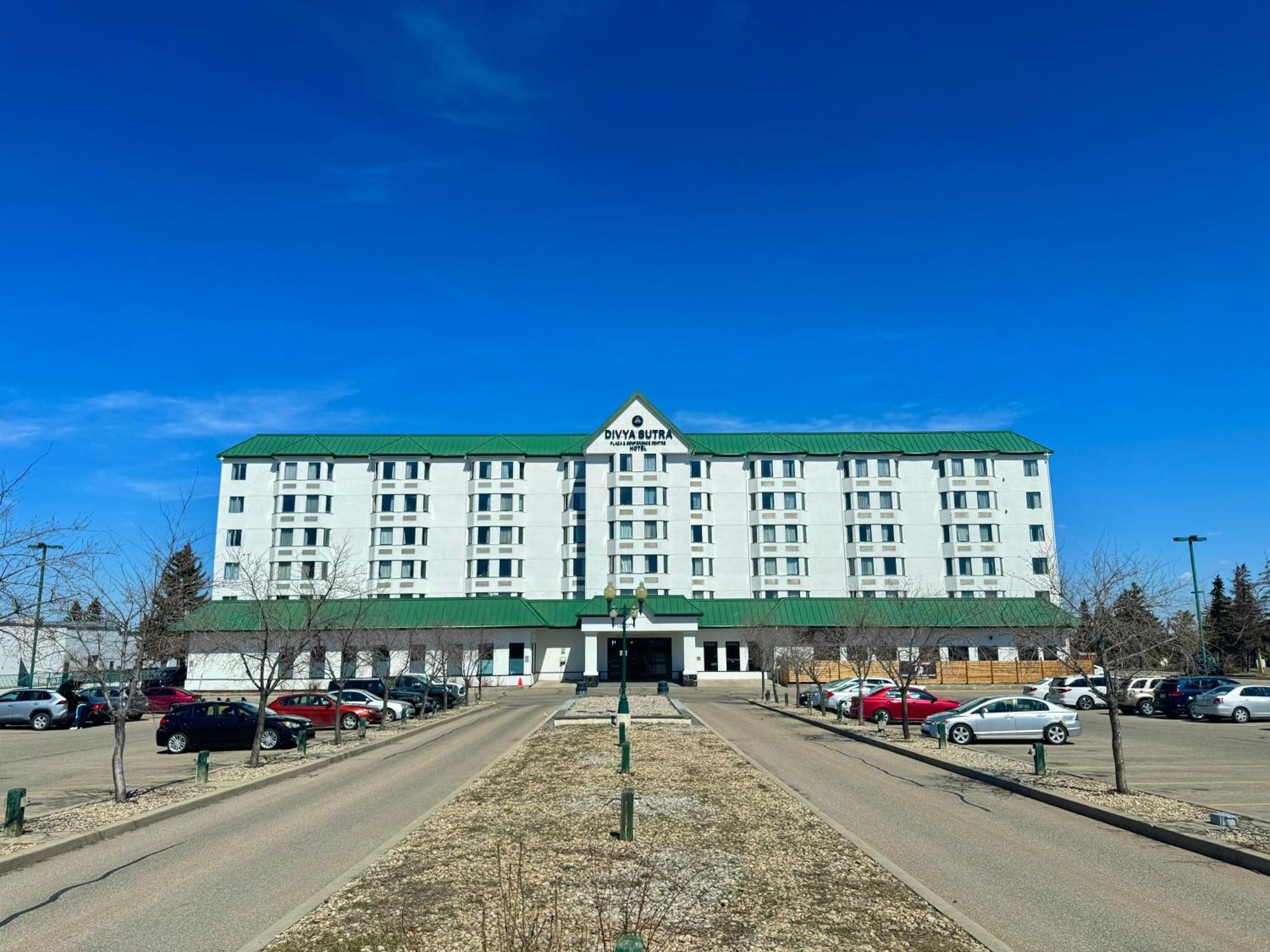 Divya Sutra Plaza And Conference Centre Calgary Airport Hotel Exterior foto