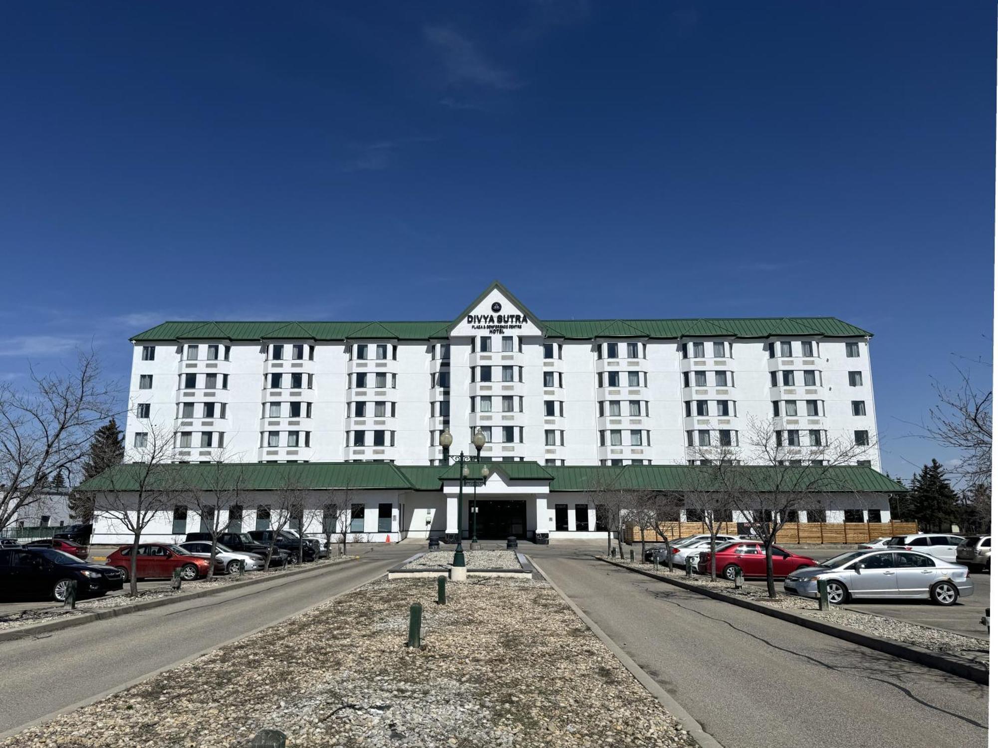 Divya Sutra Plaza And Conference Centre Calgary Airport Hotel Exterior foto
