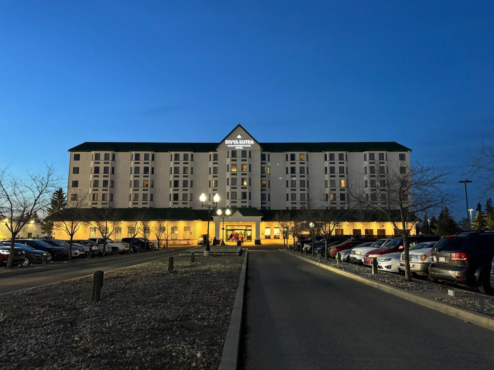 Divya Sutra Plaza And Conference Centre Calgary Airport Hotel Exterior foto