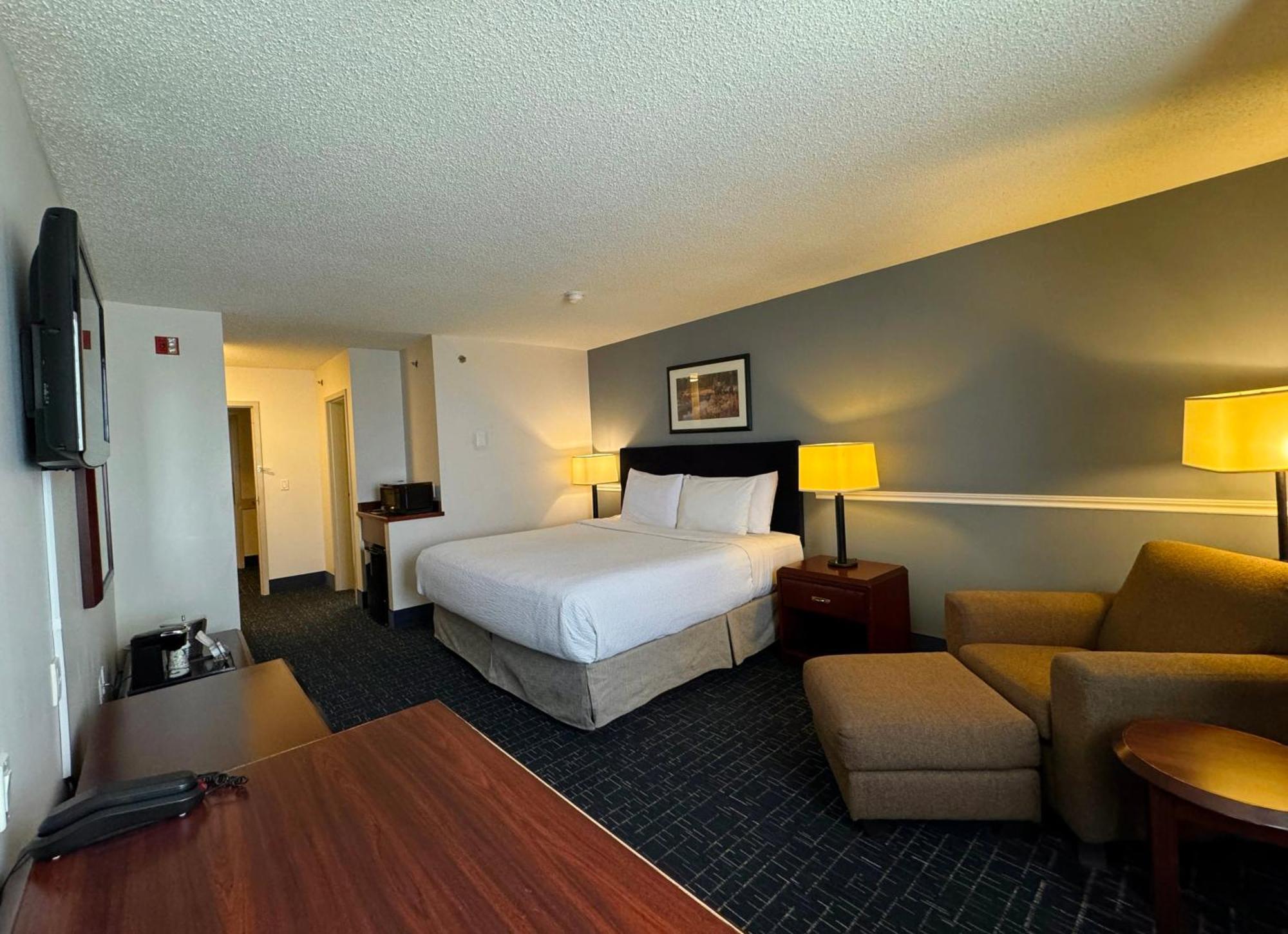 Divya Sutra Plaza And Conference Centre Calgary Airport Hotel Exterior foto