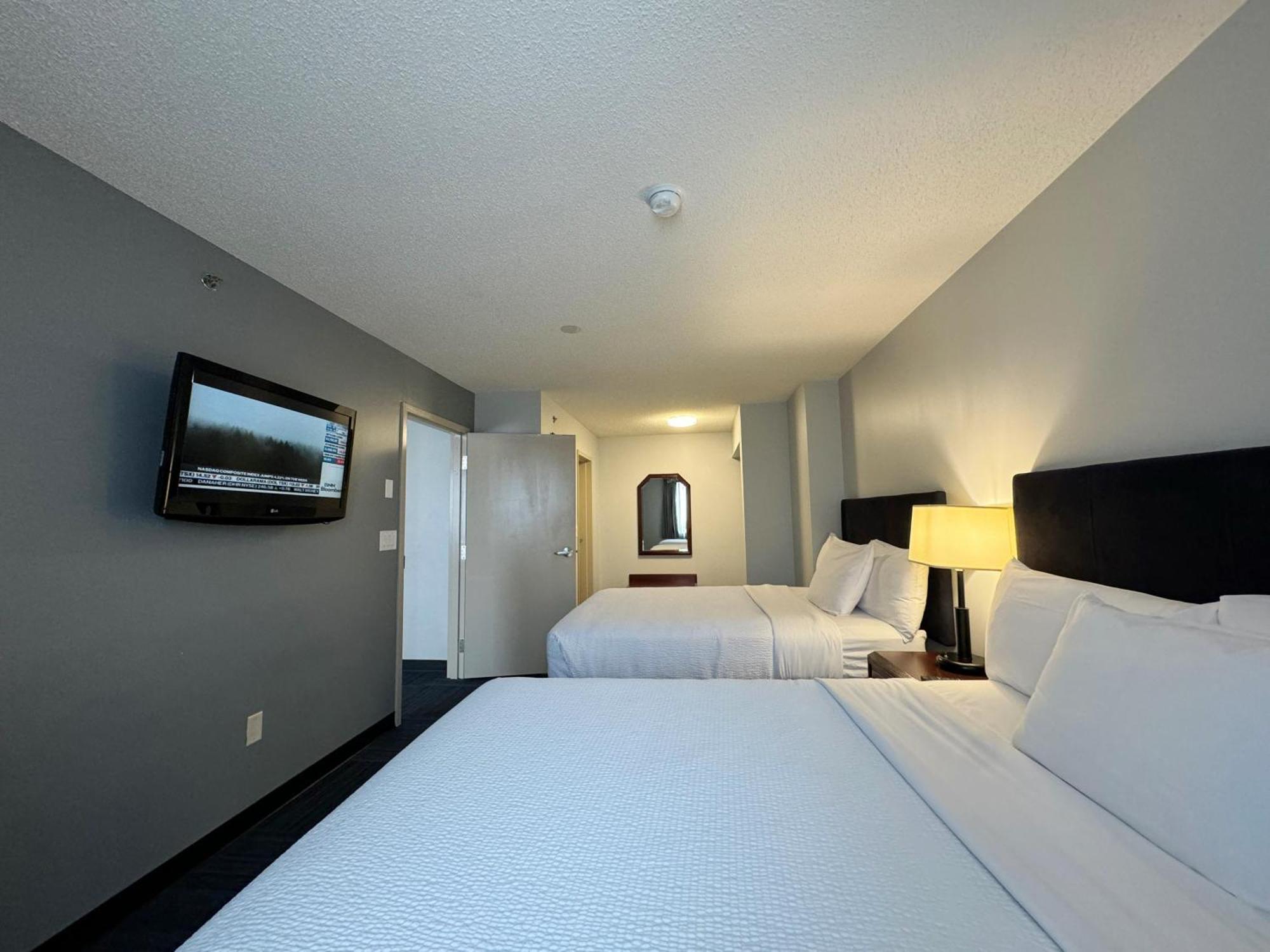 Divya Sutra Plaza And Conference Centre Calgary Airport Hotel Exterior foto