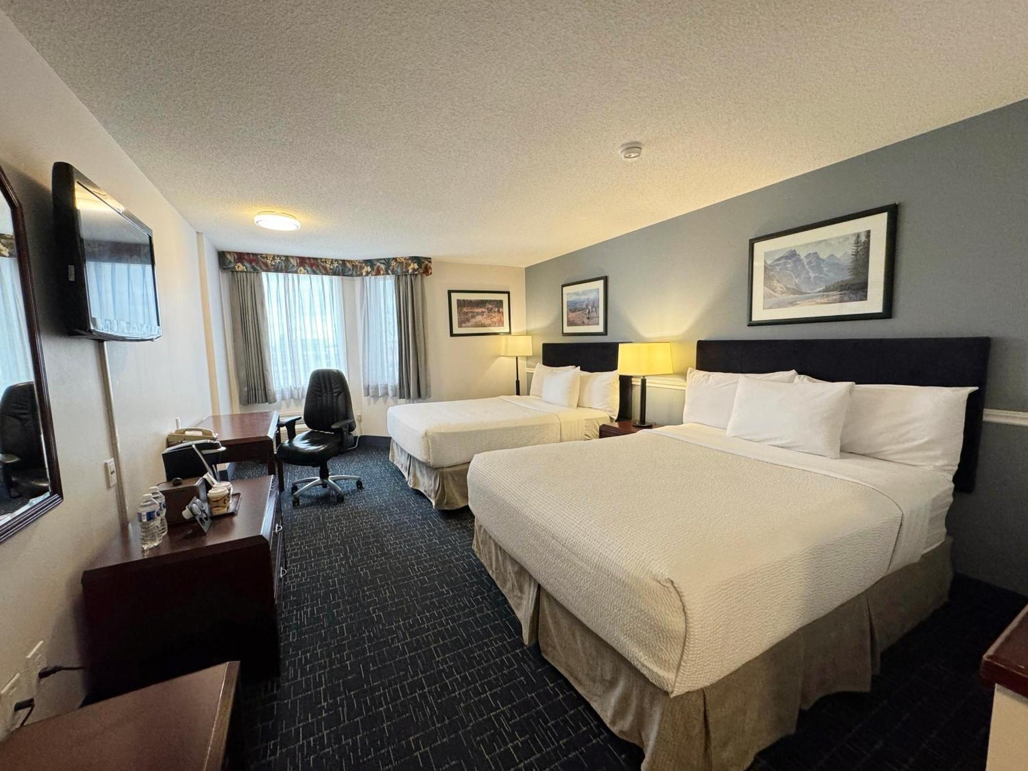 Divya Sutra Plaza And Conference Centre Calgary Airport Hotel Exterior foto