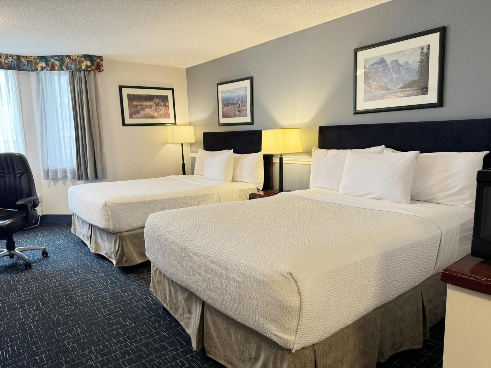 Divya Sutra Plaza And Conference Centre Calgary Airport Hotel Exterior foto