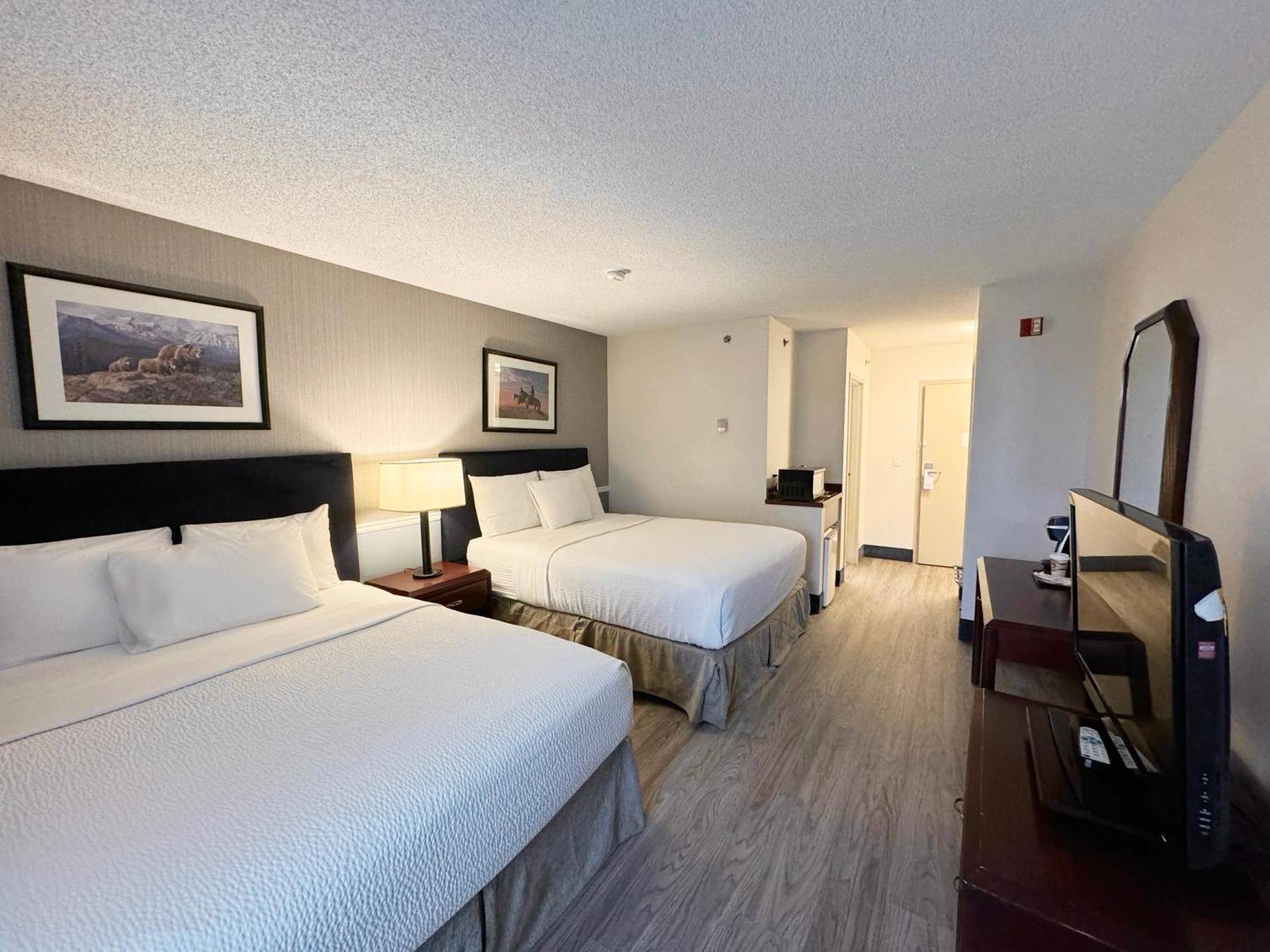 Divya Sutra Plaza And Conference Centre Calgary Airport Hotel Exterior foto