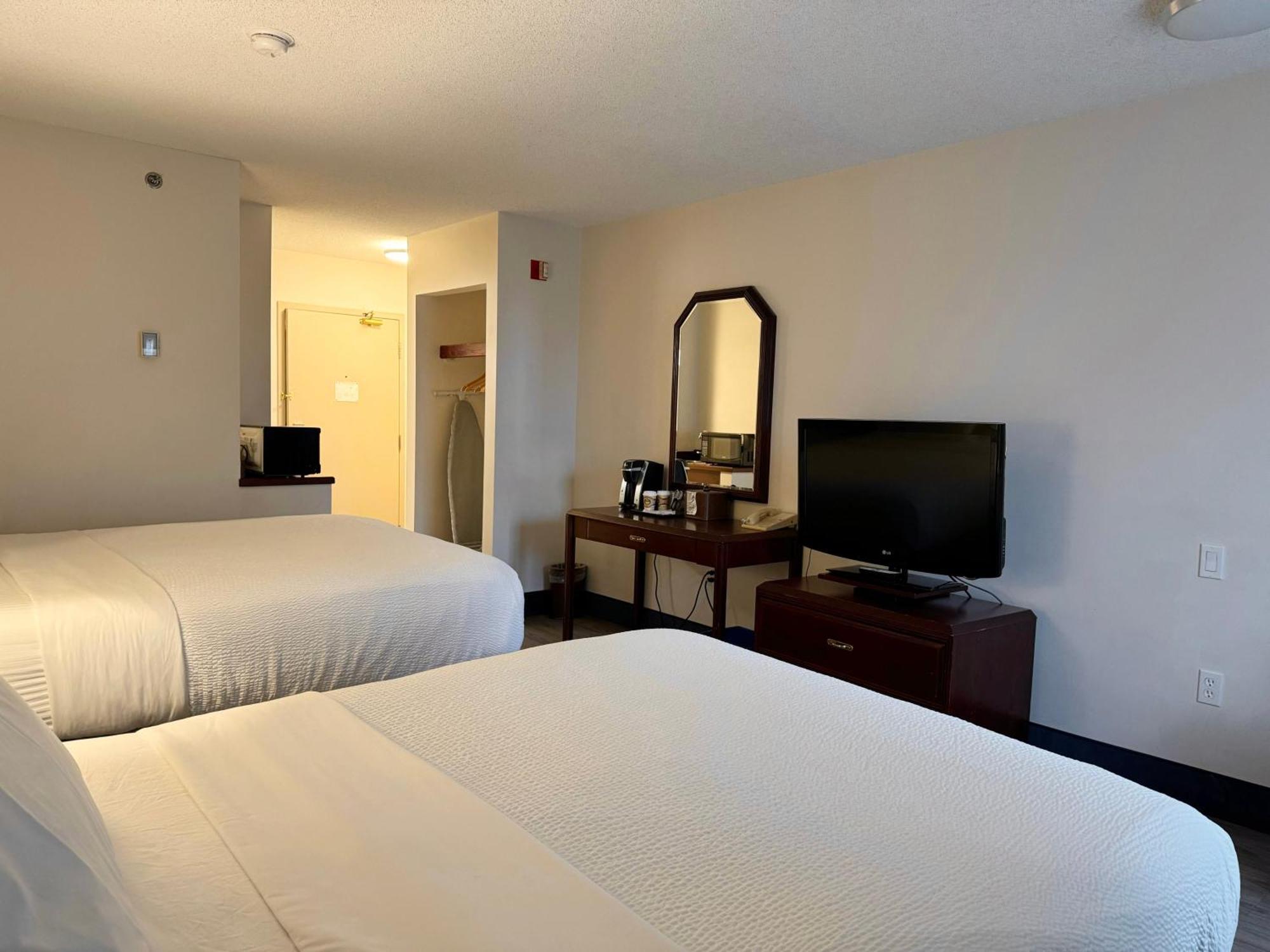 Divya Sutra Plaza And Conference Centre Calgary Airport Hotel Exterior foto