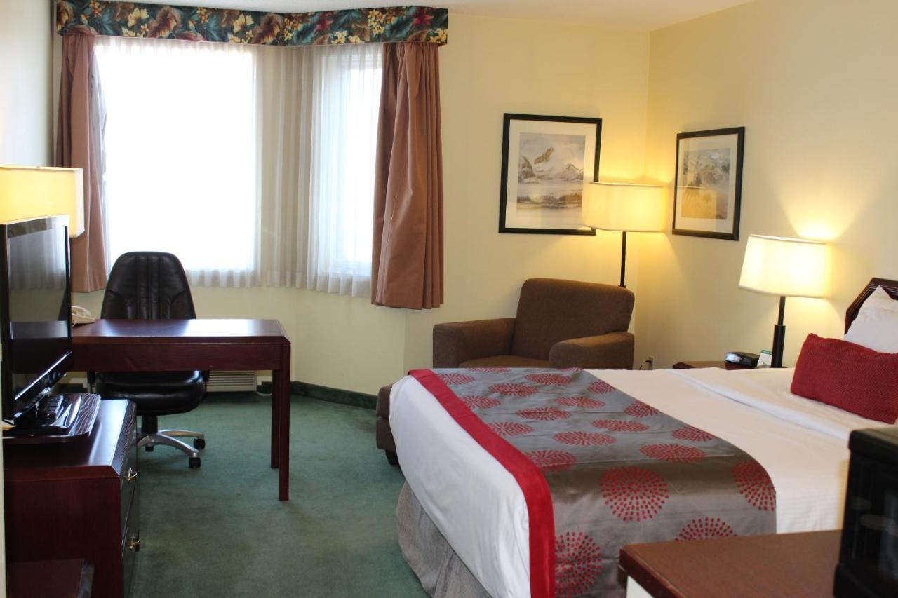 Divya Sutra Plaza And Conference Centre Calgary Airport Hotel Exterior foto